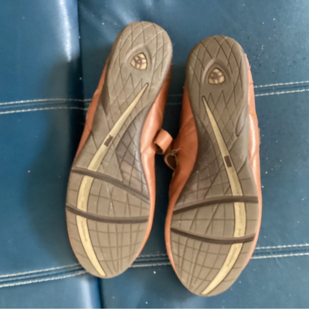 Ariat, women’s size 11 leather flats